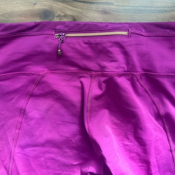 Lululemon Run For Days Cropped Leggings 4 Regal Plum Camo Trim Zipper Pocket - Picture 7 of 7